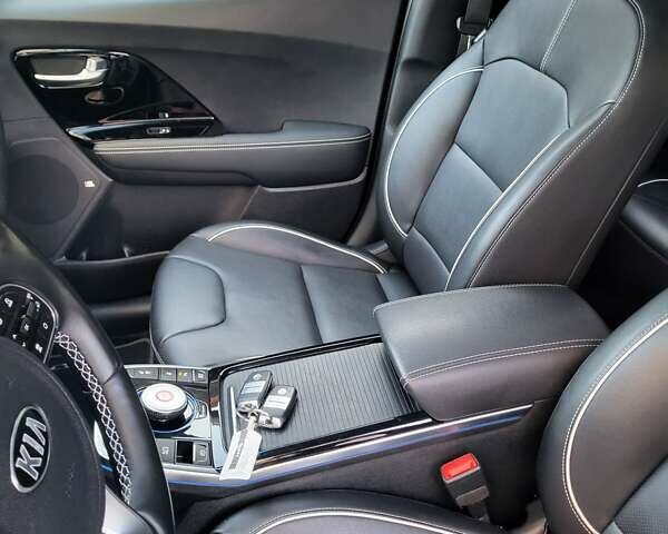 Сірий Кіа Niro, об'ємом двигуна 0 л та пробігом 117 тис. км за 19999 $, фото 12 на Automoto.ua