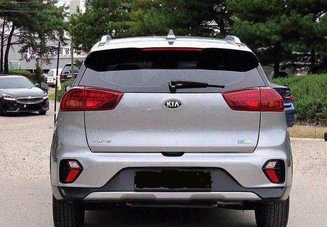 Серый Киа Niro, объемом двигателя 0 л и пробегом 44 тыс. км за 17500 $, фото 2 на Automoto.ua