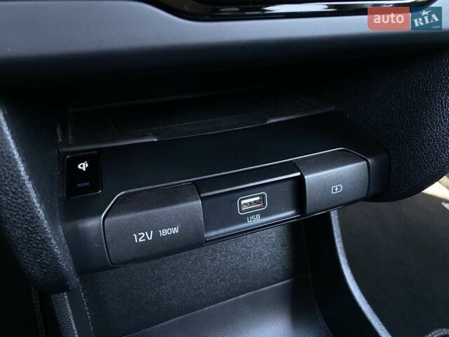 Серый Киа Niro, объемом двигателя 0 л и пробегом 58 тыс. км за 23200 $, фото 7 на Automoto.ua