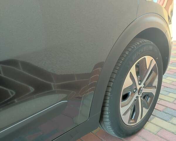 Серый Киа Niro, объемом двигателя 0 л и пробегом 49 тыс. км за 23000 $, фото 15 на Automoto.ua