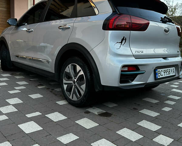 Киа Niro 2020 в Трускавце на Automoto.ua Серый Киа Niro, объемом двигателя 0 л и пробегом 74 тыс. км за 24500 $, фото 4 на Automoto.ua