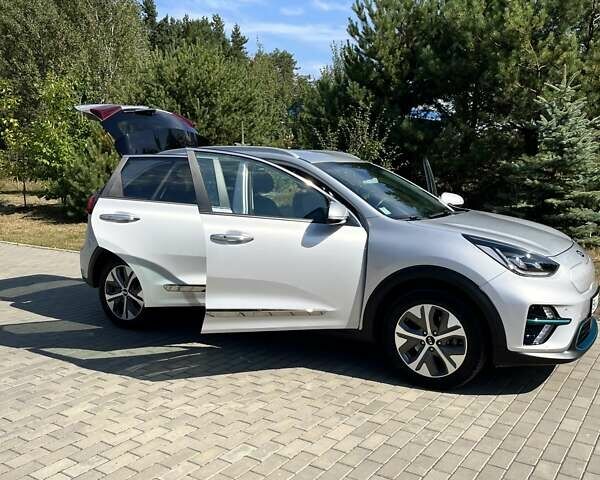 Киа Niro 2020 в Костополе на Automoto.ua Серый Киа Niro, объемом двигателя 0 л и пробегом 113 тыс. км за 18888 $, фото 6 на Automoto.ua