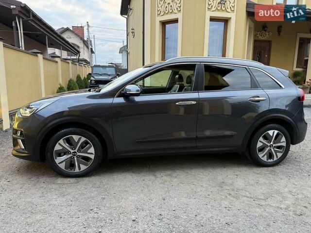 Киа Niro 2020 в Львове на Automoto.ua Серый Киа Niro, объемом двигателя 0 л и пробегом 136 тыс. км за 17950 $, фото 1 на Automoto.ua