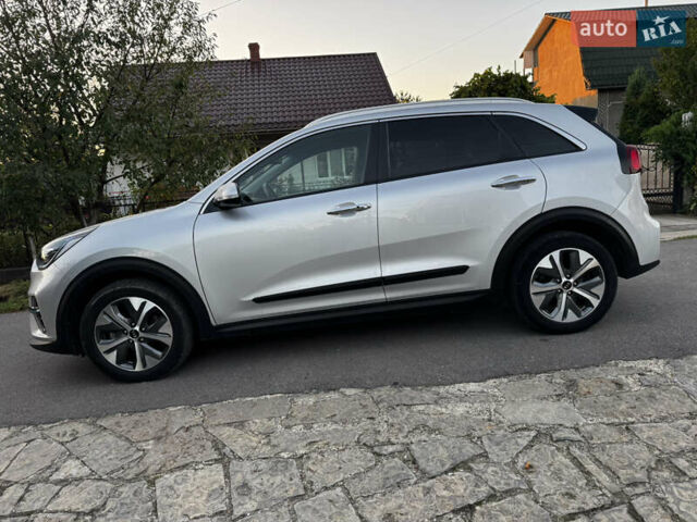 Сірий Кіа Niro, об'ємом двигуна 0 л та пробігом 120 тис. км за 22200 $, фото 5 на Automoto.ua