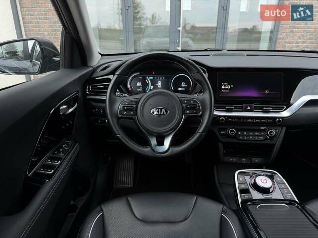Серый Киа Niro, объемом двигателя 0 л и пробегом 150 тыс. км за 18500 $, фото 44 на Automoto.ua