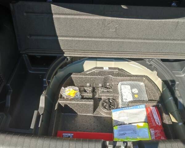 Серый Киа Niro, объемом двигателя 0 л и пробегом 49 тыс. км за 23000 $, фото 45 на Automoto.ua