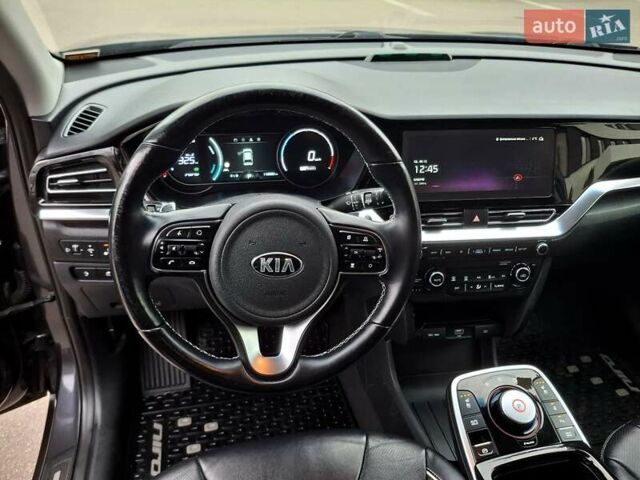 Серый Киа Niro, объемом двигателя 0 л и пробегом 115 тыс. км за 20300 $, фото 18 на Automoto.ua