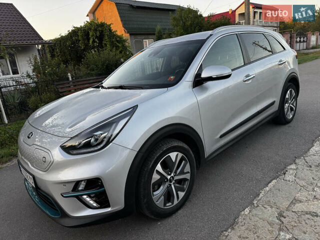 Сірий Кіа Niro, об'ємом двигуна 0 л та пробігом 120 тис. км за 22200 $, фото 3 на Automoto.ua