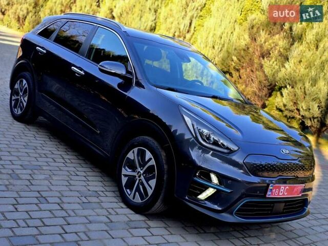 Серый Киа Niro, объемом двигателя 0 л и пробегом 70 тыс. км за 18800 $, фото 7 на Automoto.ua