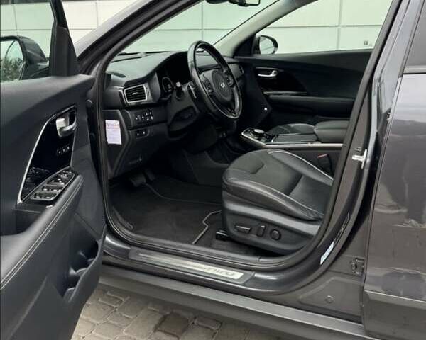 Серый Киа Niro, объемом двигателя 0 л и пробегом 147 тыс. км за 18800 $, фото 13 на Automoto.ua