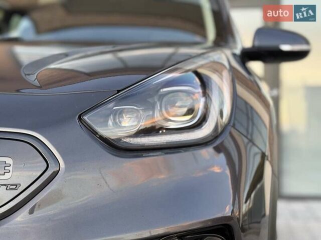 Сірий Кіа Niro, об'ємом двигуна 0 л та пробігом 135 тис. км за 17500 $, фото 27 на Automoto.ua