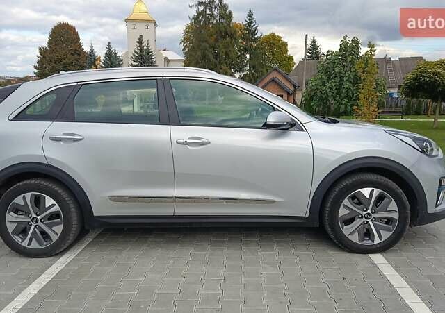 Серый Киа Niro, объемом двигателя 0 л и пробегом 82 тыс. км за 19500 $, фото 12 на Automoto.ua