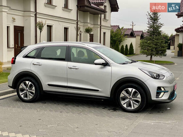 Сірий Кіа Niro, об'ємом двигуна 0 л та пробігом 63 тис. км за 20899 $, фото 12 на Automoto.ua