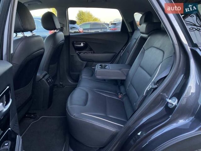 Серый Киа Niro, объемом двигателя 0 л и пробегом 88 тыс. км за 21500 $, фото 47 на Automoto.ua