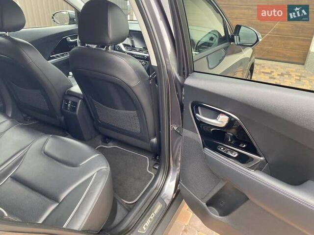 Серый Киа Niro, объемом двигателя 0 л и пробегом 117 тыс. км за 20470 $, фото 29 на Automoto.ua