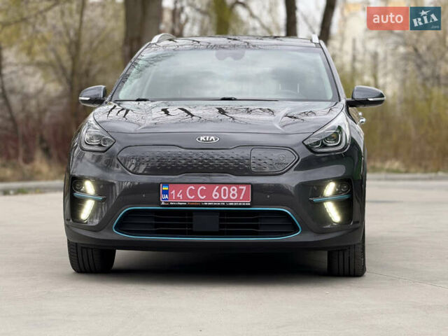 Серый Киа Niro, объемом двигателя 0 л и пробегом 120 тыс. км за 19750 $, фото 5 на Automoto.ua