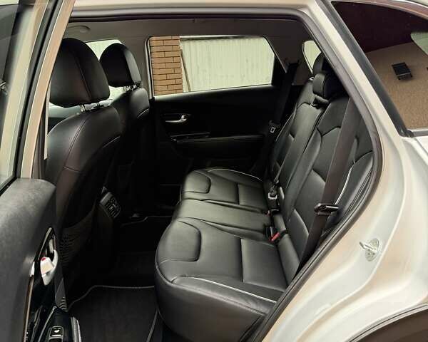 Сірий Кіа Niro, об'ємом двигуна 0 л та пробігом 71 тис. км за 21999 $, фото 60 на Automoto.ua