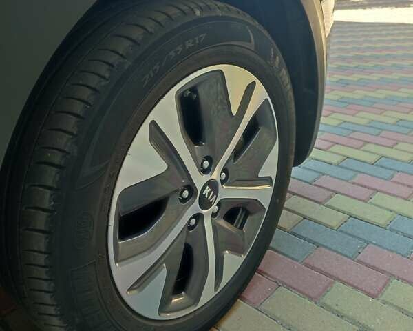Серый Киа Niro, объемом двигателя 0 л и пробегом 43 тыс. км за 23200 $, фото 17 на Automoto.ua
