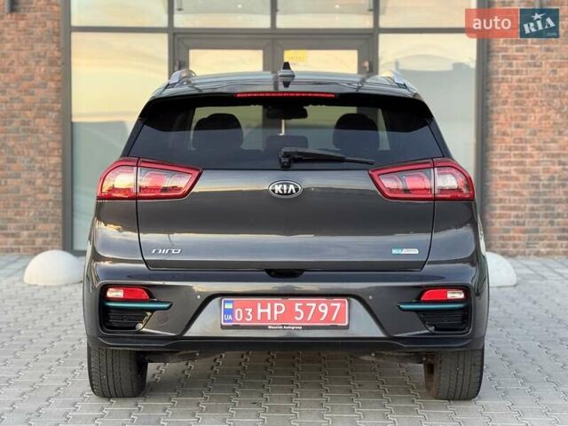 Сірий Кіа Niro, об'ємом двигуна 0 л та пробігом 135 тис. км за 17500 $, фото 18 на Automoto.ua