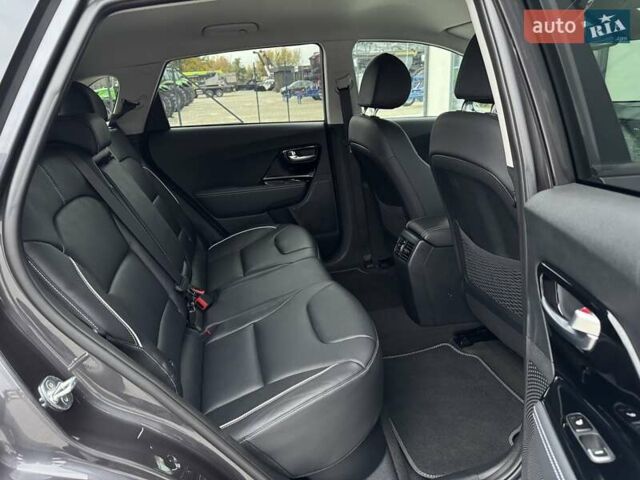 Серый Киа Niro, объемом двигателя 0 л и пробегом 150 тыс. км за 18500 $, фото 61 на Automoto.ua