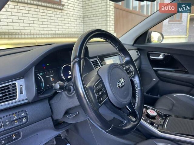 Серый Киа Niro, объемом двигателя 0 л и пробегом 125 тыс. км за 19250 $, фото 56 на Automoto.ua