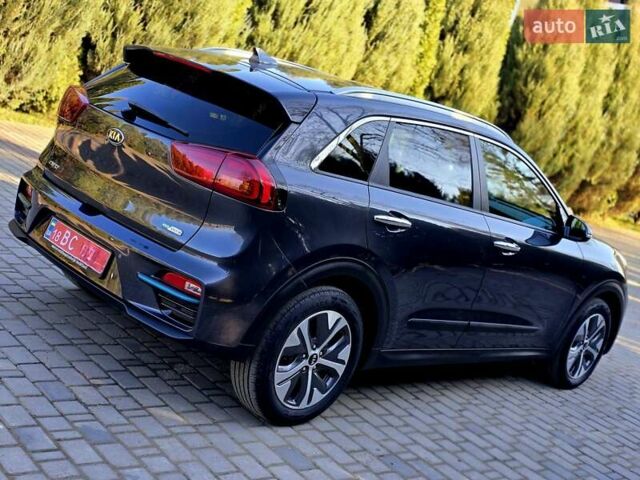 Серый Киа Niro, объемом двигателя 0 л и пробегом 70 тыс. км за 18800 $, фото 9 на Automoto.ua