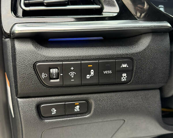 Серый Киа Niro, объемом двигателя 0 л и пробегом 120 тыс. км за 19750 $, фото 27 на Automoto.ua