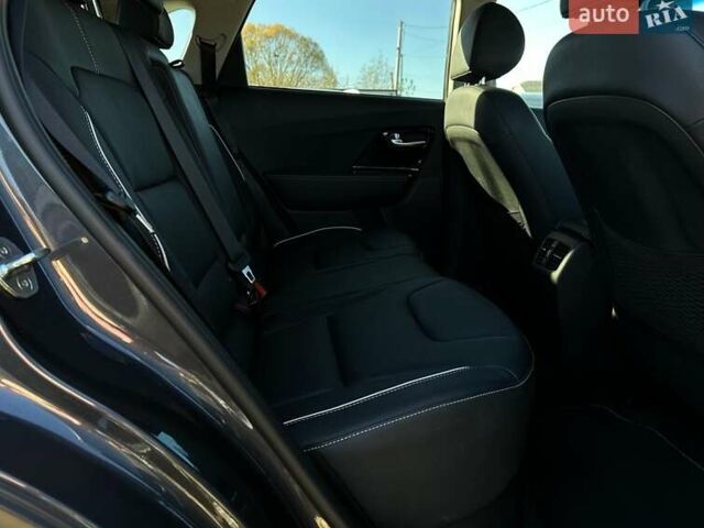 Сірий Кіа Niro, об'ємом двигуна 0 л та пробігом 58 тис. км за 23400 $, фото 89 на Automoto.ua