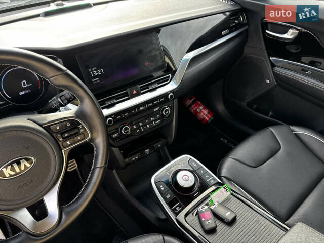 Серый Киа Niro, объемом двигателя 0 л и пробегом 110 тыс. км за 21200 $, фото 34 на Automoto.ua