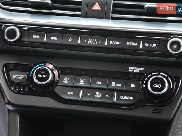 Серый Киа Niro, объемом двигателя 0 л и пробегом 77 тыс. км за 19950 $, фото 69 на Automoto.ua