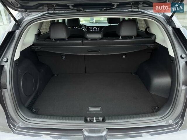 Серый Киа Niro, объемом двигателя 0 л и пробегом 150 тыс. км за 18500 $, фото 64 на Automoto.ua