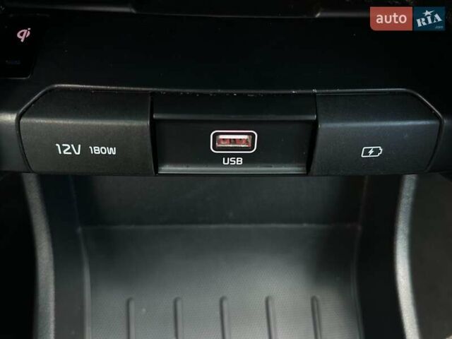 Сірий Кіа Niro, об'ємом двигуна 0 л та пробігом 97 тис. км за 22600 $, фото 5 на Automoto.ua