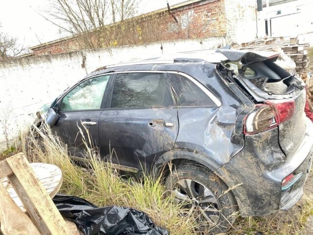 Серый Киа Niro, объемом двигателя 0 л и пробегом 90 тыс. км за 6000 $, фото 1 на Automoto.ua