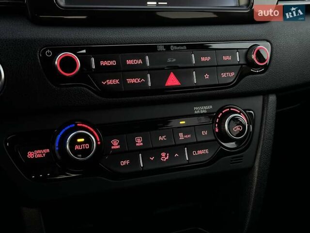 Серый Киа Niro, объемом двигателя 0 л и пробегом 74 тыс. км за 18200 $, фото 48 на Automoto.ua