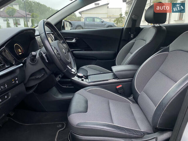 Сірий Кіа Niro, об'ємом двигуна 0 л та пробігом 63 тис. км за 20899 $, фото 30 на Automoto.ua