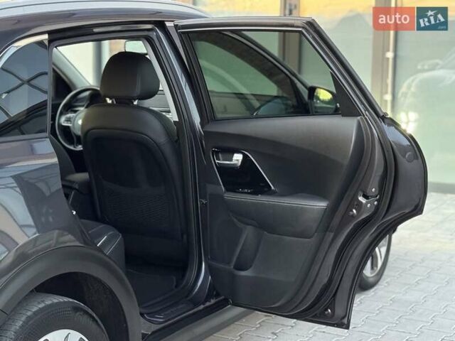 Сірий Кіа Niro, об'ємом двигуна 0 л та пробігом 135 тис. км за 17500 $, фото 65 на Automoto.ua