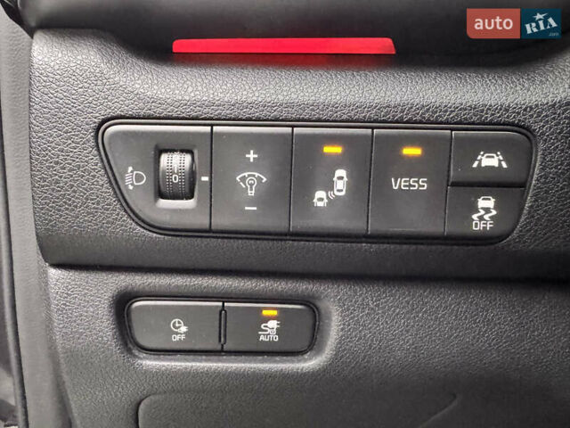 Серый Киа Niro, объемом двигателя 0 л и пробегом 77 тыс. км за 19500 $, фото 18 на Automoto.ua