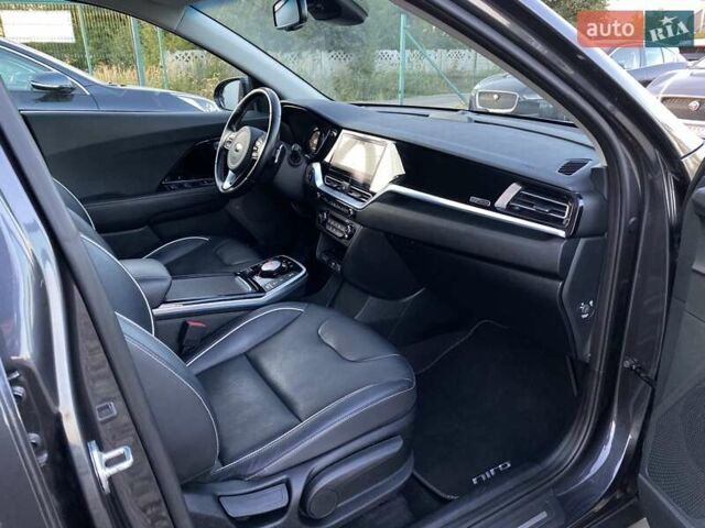 Сірий Кіа Niro, об'ємом двигуна 0 л та пробігом 107 тис. км за 21950 $, фото 71 на Automoto.ua