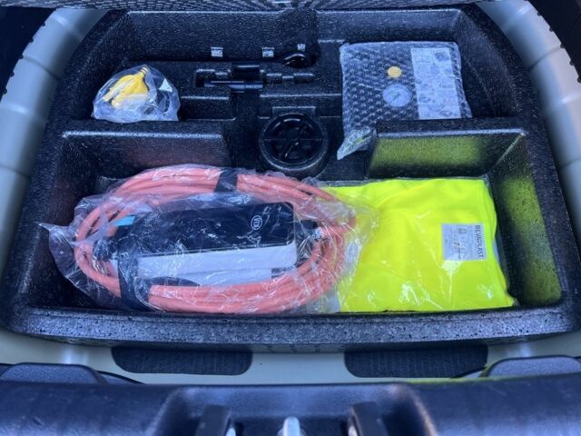 Сірий Кіа Niro, об'ємом двигуна 0 л та пробігом 89 тис. км за 437 $, фото 19 на Automoto.ua