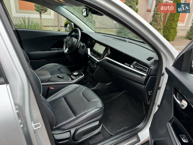 Серый Киа Niro, объемом двигателя 0 л и пробегом 118 тыс. км за 19350 $, фото 109 на Automoto.ua