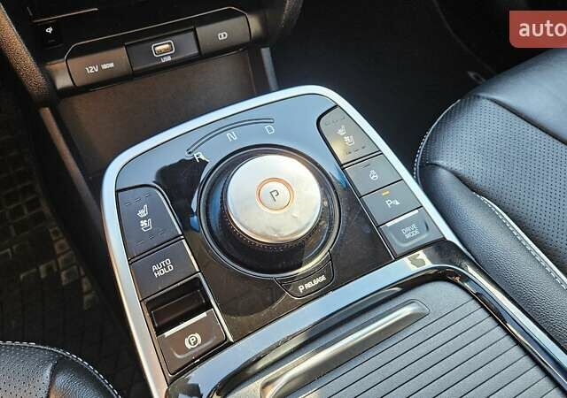 Серый Киа Niro, объемом двигателя 0 л и пробегом 145 тыс. км за 18800 $, фото 36 на Automoto.ua