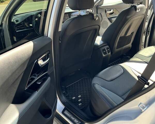 Киа Niro 2020 в Костополе на Automoto.ua Серый Киа Niro, объемом двигателя 0 л и пробегом 113 тыс. км за 18888 $, фото 15 на Automoto.ua