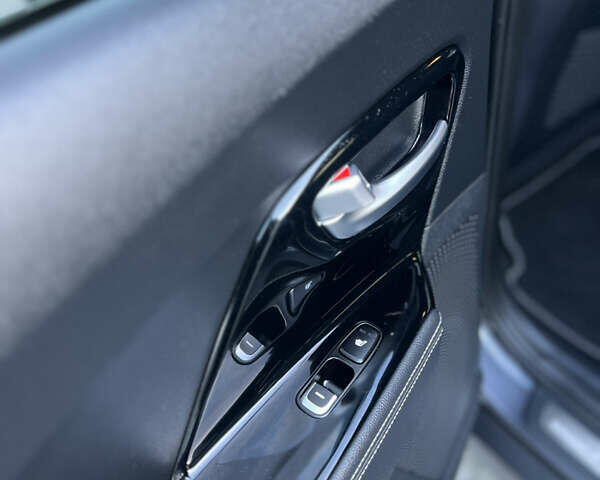 Серый Киа Niro, объемом двигателя 0 л и пробегом 133 тыс. км за 19500 $, фото 20 на Automoto.ua