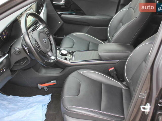 Сірий Кіа Niro, об'ємом двигуна 0 л та пробігом 74 тис. км за 19990 $, фото 25 на Automoto.ua