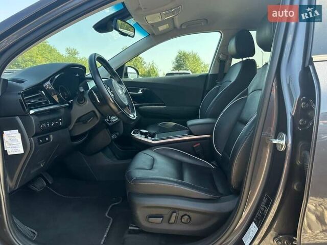 Сірий Кіа Niro, об'ємом двигуна 0 л та пробігом 76 тис. км за 22700 $, фото 2 на Automoto.ua