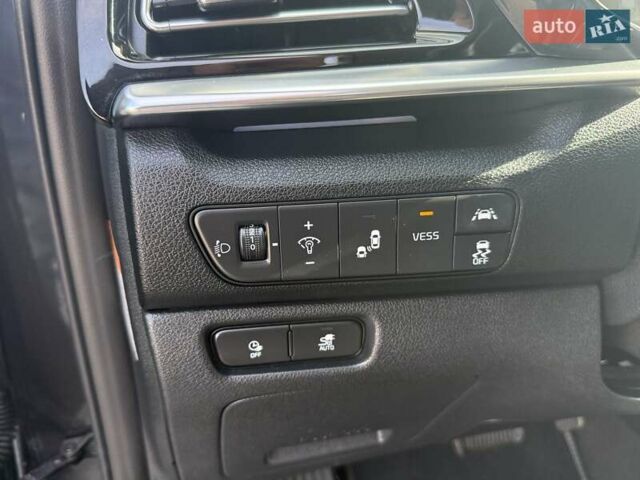 Серый Киа Niro, объемом двигателя 0 л и пробегом 124 тыс. км за 18950 $, фото 19 на Automoto.ua