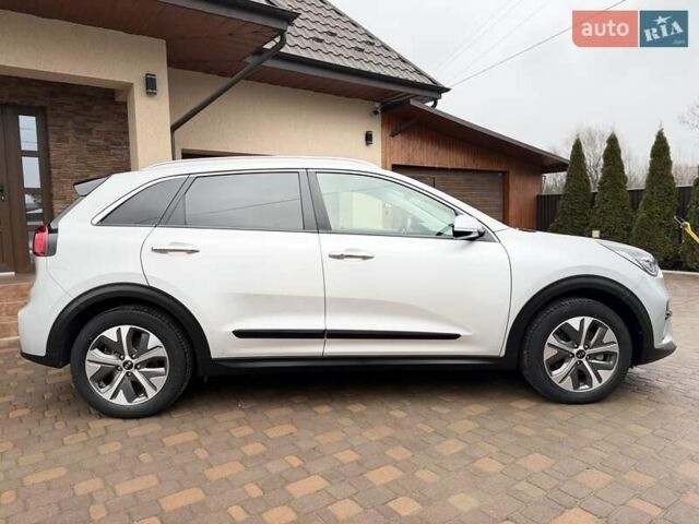 Сірий Кіа Niro, об'ємом двигуна 0 л та пробігом 71 тис. км за 21999 $, фото 10 на Automoto.ua