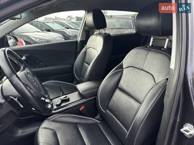 Серый Киа Niro, объемом двигателя 0 л и пробегом 112 тыс. км за 20800 $, фото 19 на Automoto.ua