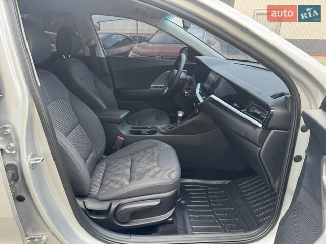 Киа Niro 2020 в Луцке на Automoto.ua Серый Киа Niro, объемом двигателя 1.58 л и пробегом 241 тыс. км за 14600 $, фото 19 на Automoto.ua