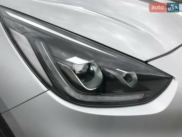 Серый Киа Niro, объемом двигателя 0 л и пробегом 90 тыс. км за 19900 $, фото 11 на Automoto.ua